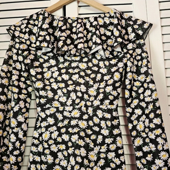 Asos • Ruffle‎ Daisy Dress - Picture 7 of 12